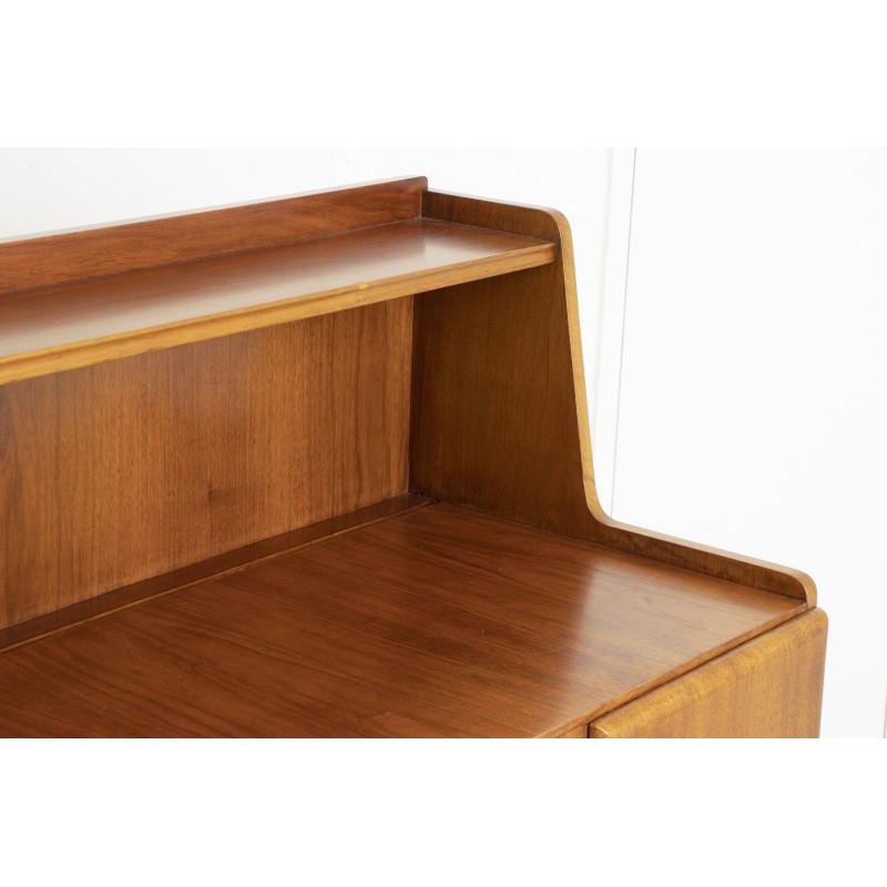 Nussbaum-Highboard aus der Mitte des Jahrhunderts, 1960er Jahre