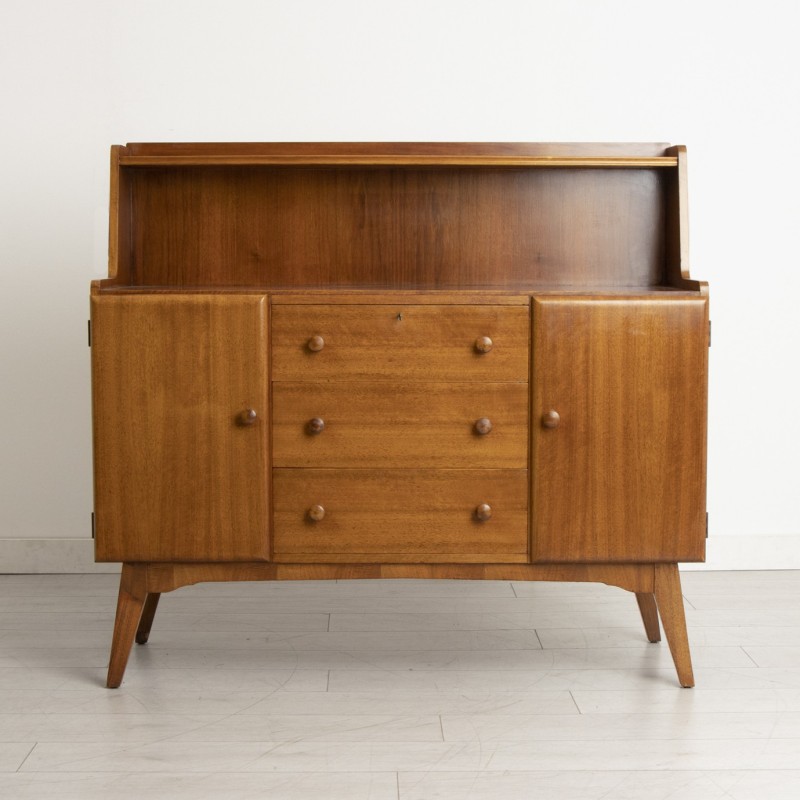 Nussbaum-Highboard aus der Mitte des Jahrhunderts, 1960er Jahre