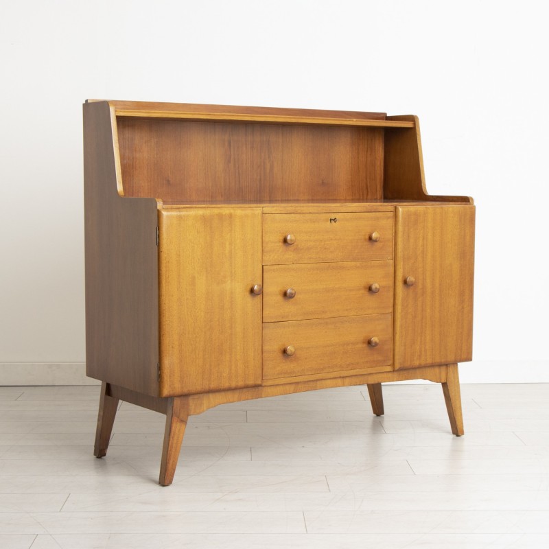 Nussbaum-Highboard aus der Mitte des Jahrhunderts, 1960er Jahre