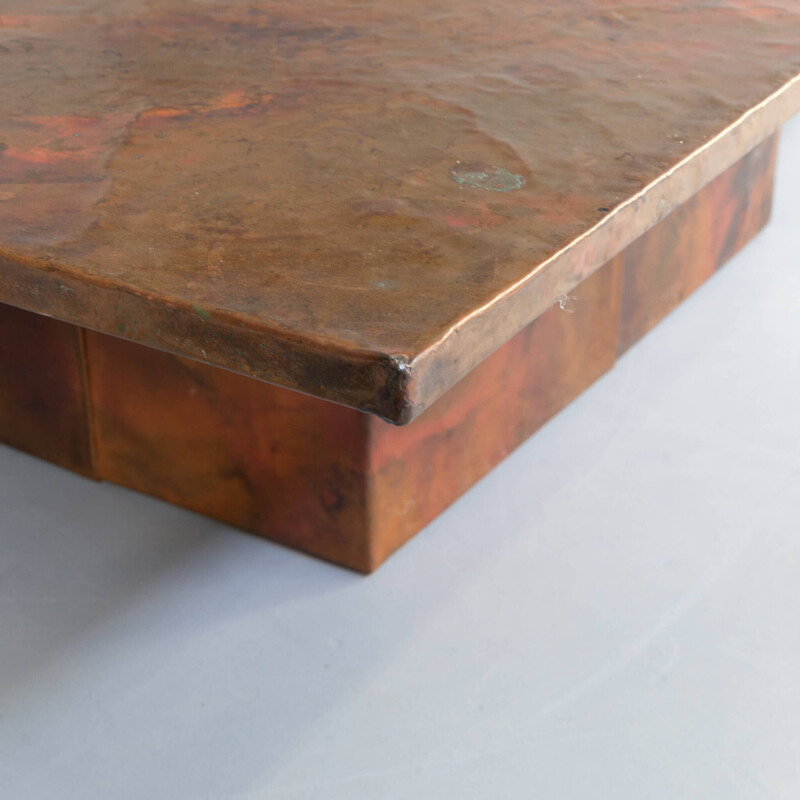 Tavolino d'arte vintage in rame inciso