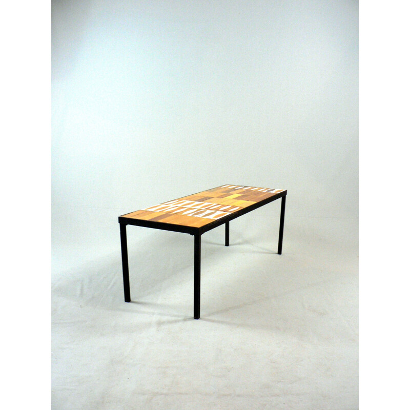 Une table basse navette de Roger Capron - 1950