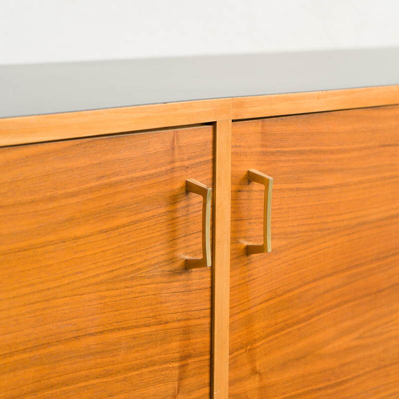 Credenza vintage in noce con ante scorrevoli, anni '60