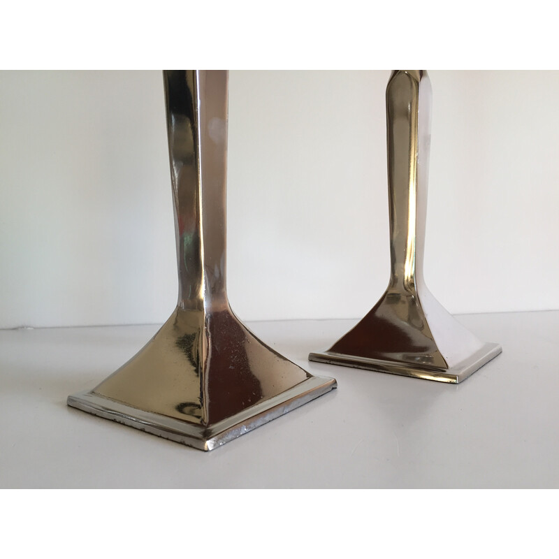 Pareja de candelabros vintage de aluminio fundido