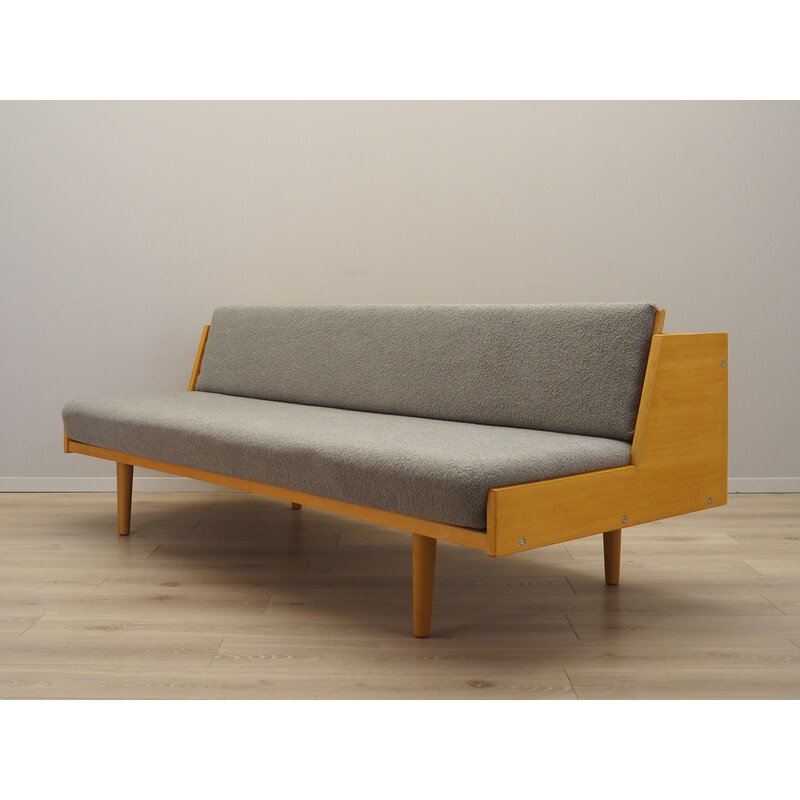 Vintage beukenhouten Deense bank van Hans. J. Wegner voor Getama, jaren 1960