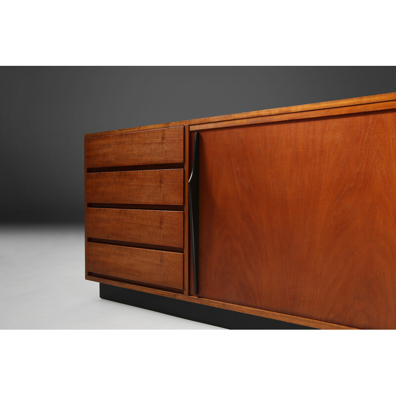 Credenza in legno di teak della metà del secolo scorso