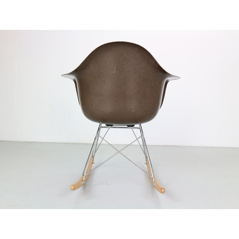Cadeira de baloiço castanha "RAR" vintage de Charles e Ray Eames para a Herman Miller, 1977