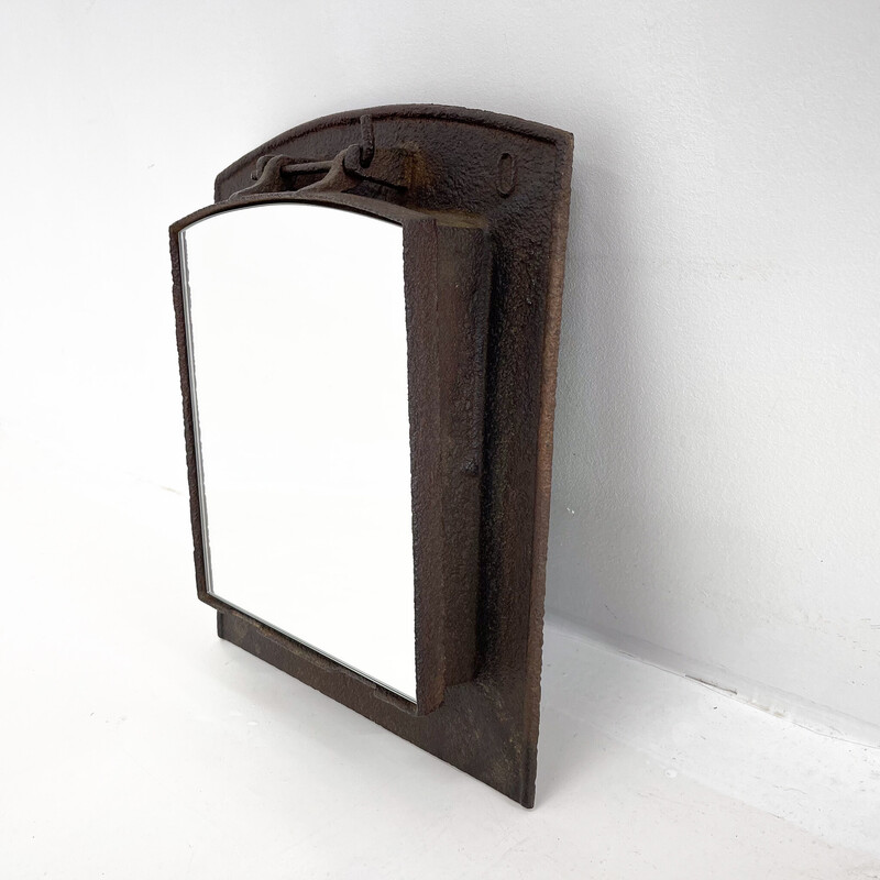 Lucarne industrielle vintage transformée en miroir