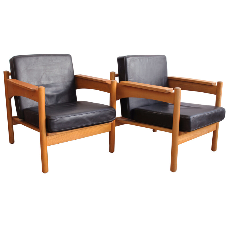 Lot de deux fauteuils en cuir noir -  1970