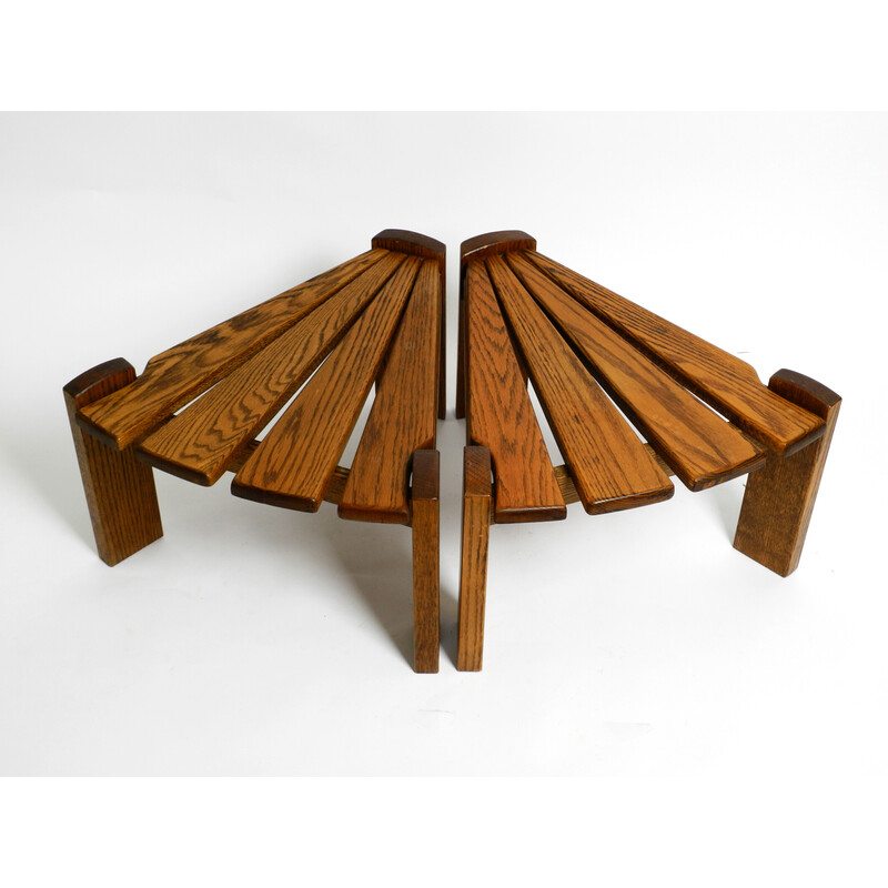 Par de mesas de apoio vintage em carvalho de formato triangular da Dittman Co para Awa Radbound, Países Baixos