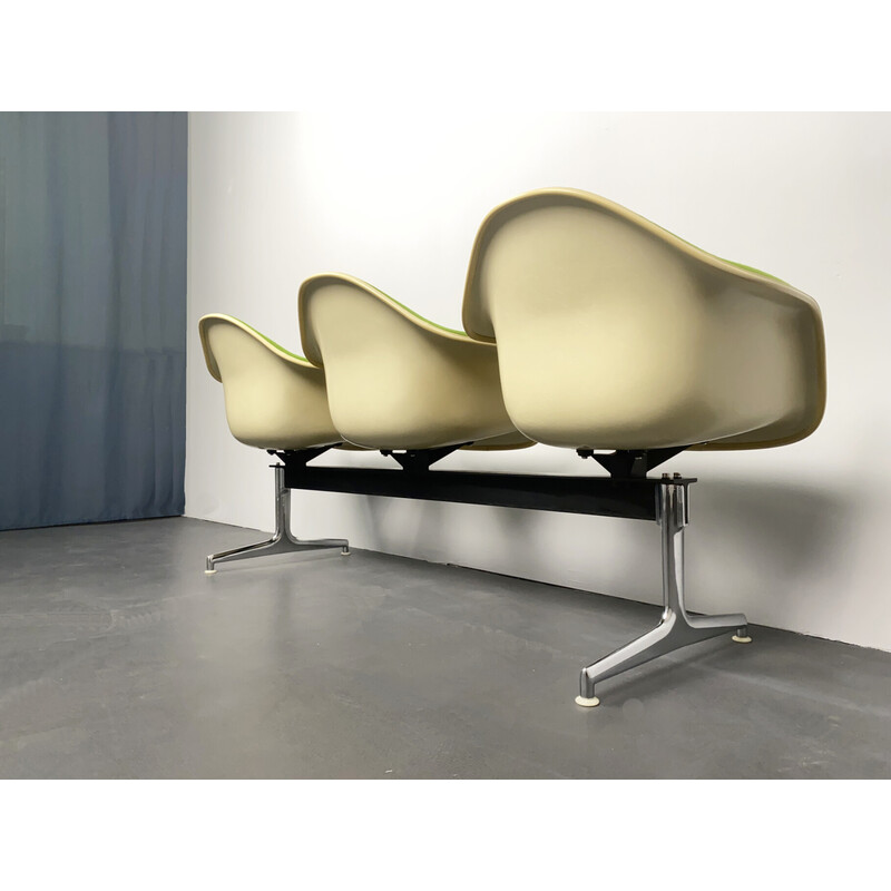 Banco Vintage Airport de Ray y Charles Eames para Herman Miller International Collection - Vitra, Alemania Años 60