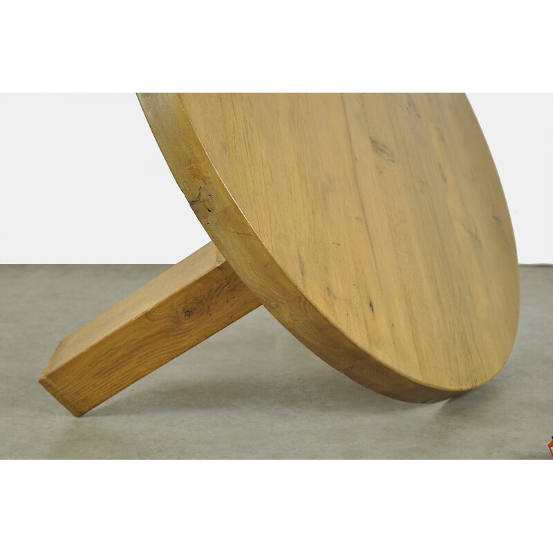 Mesa de centro redonda em madeira de carvalho maciça vintage brutalista, Bélgica, anos 60