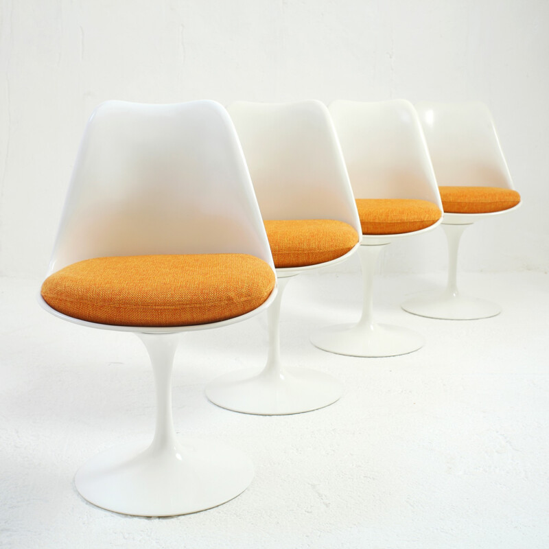 Suite de 4 chaises tulipes pivotantes par Eero Saarinen pour Knoll International - 1970s