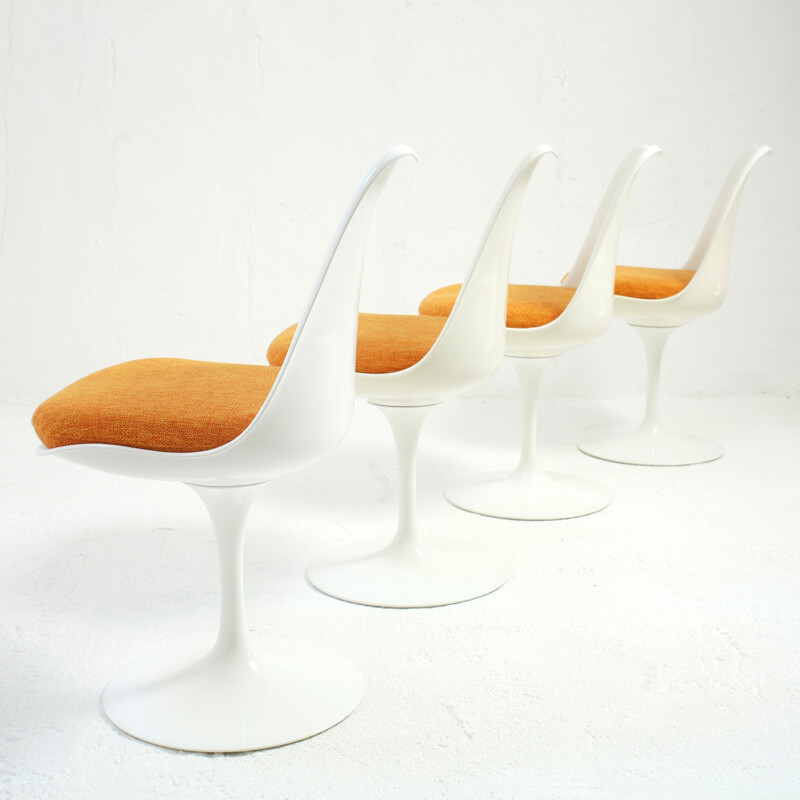 Suite de 4 chaises tulipes pivotantes par Eero Saarinen pour Knoll International - 1970s