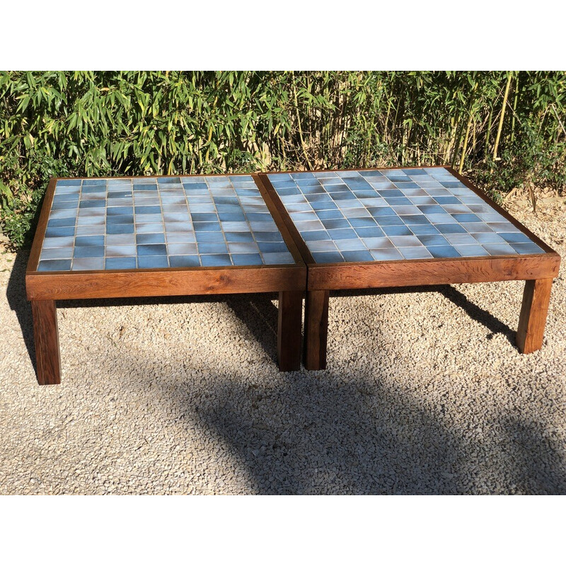 Pareja de mesas de centro vintage de madera maciza y cerámica, 1960