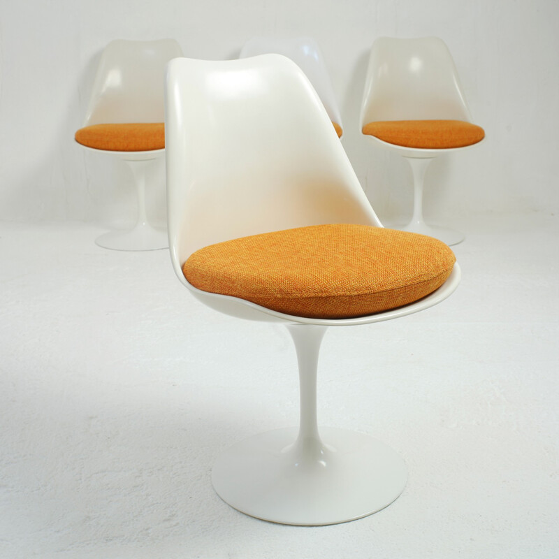 Suite de 4 chaises tulipes pivotantes par Eero Saarinen pour Knoll International - 1970s