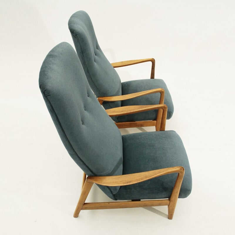 Paire de fauteuils bleus en velours et en bois modèle 829 par Gio Ponti édition Cassina - 1950