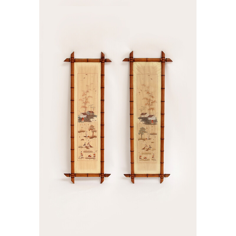Arazzi cinesi di seta della metà del secolo in cornici di bambù