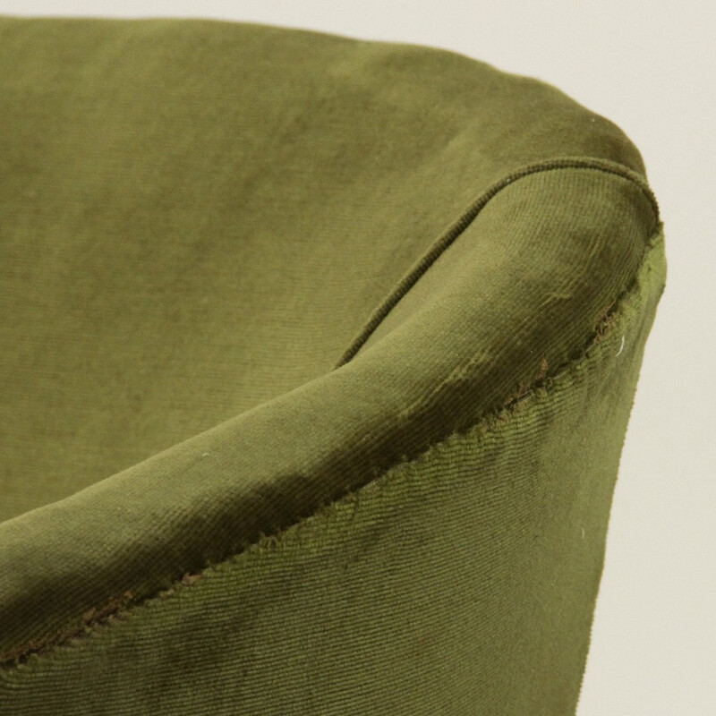 Canapé vert en velours avec pieds coniques - 1940