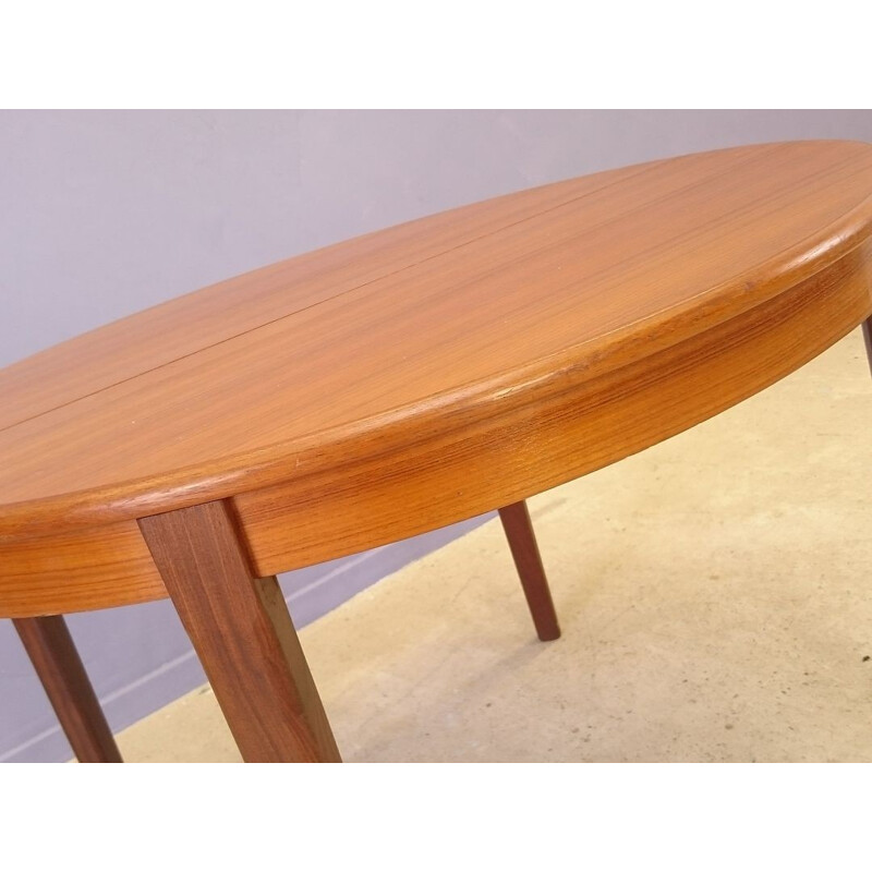 Scandinavian teak extending dining table - 1950s