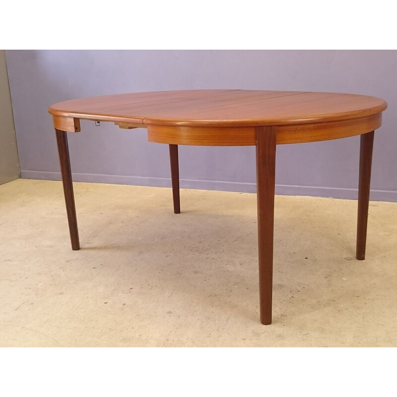 Scandinavian teak extending dining table - 1950s