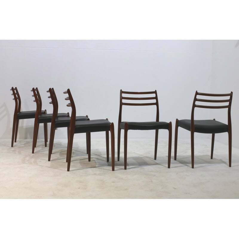 Ensemble de 6 chaises en teck par Niels Otto Møller pour J.L. Møllers - 1960
