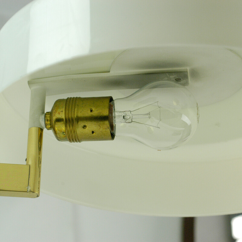 Lampe de bureau autrichienne vintage en laiton, cuir et acrylique blanc par J.T. Kalmar