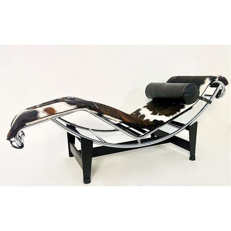 Vintage lounge chair Lc4  in black leather by Le Corbusier for Cassina, Italy 2010