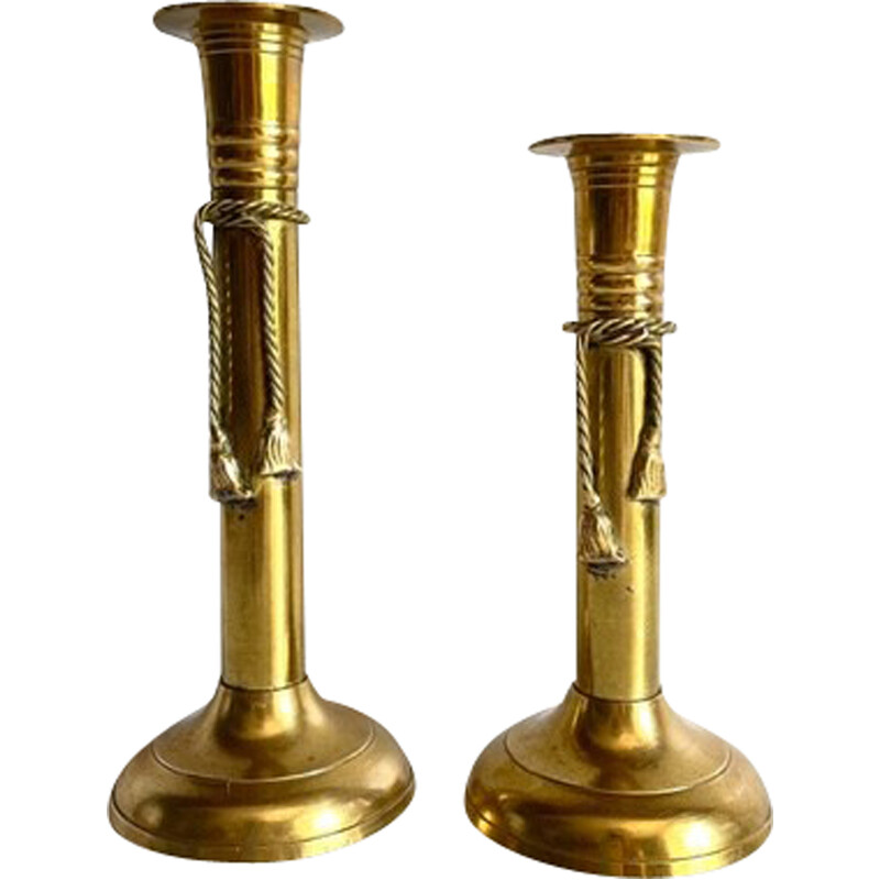 Ein Paar Vintage-Kerzenhalter aus patiniertem Messing