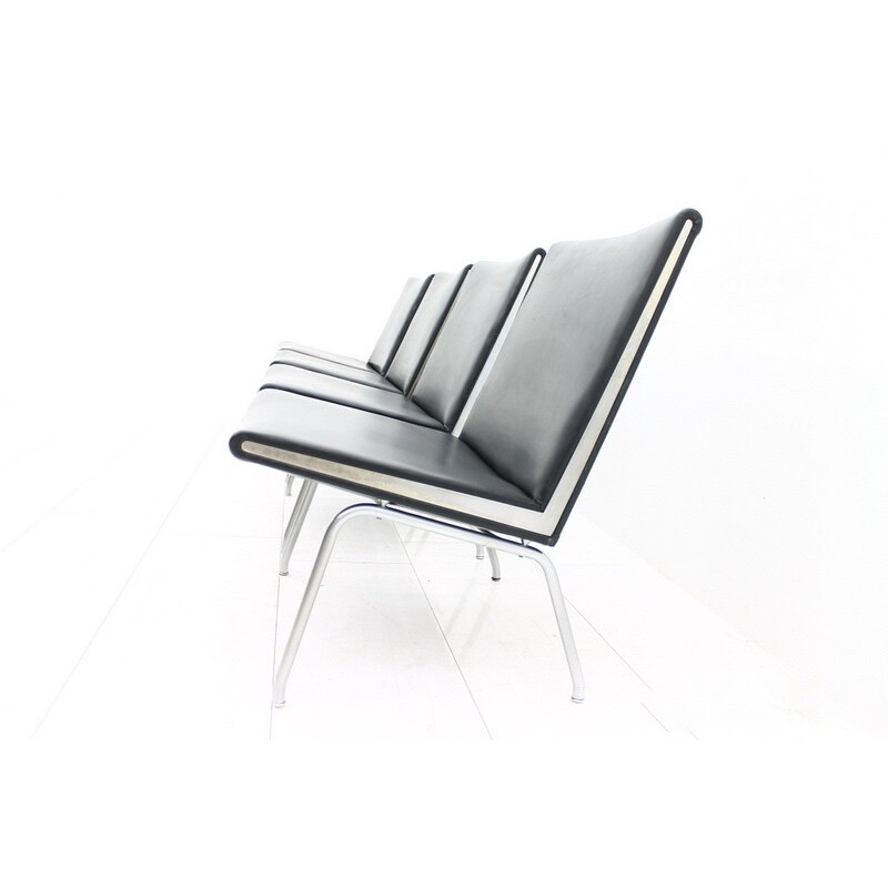Airport black leather easy chair AP-40 by Hans J. Wegner for  AP Stolen - 1950s