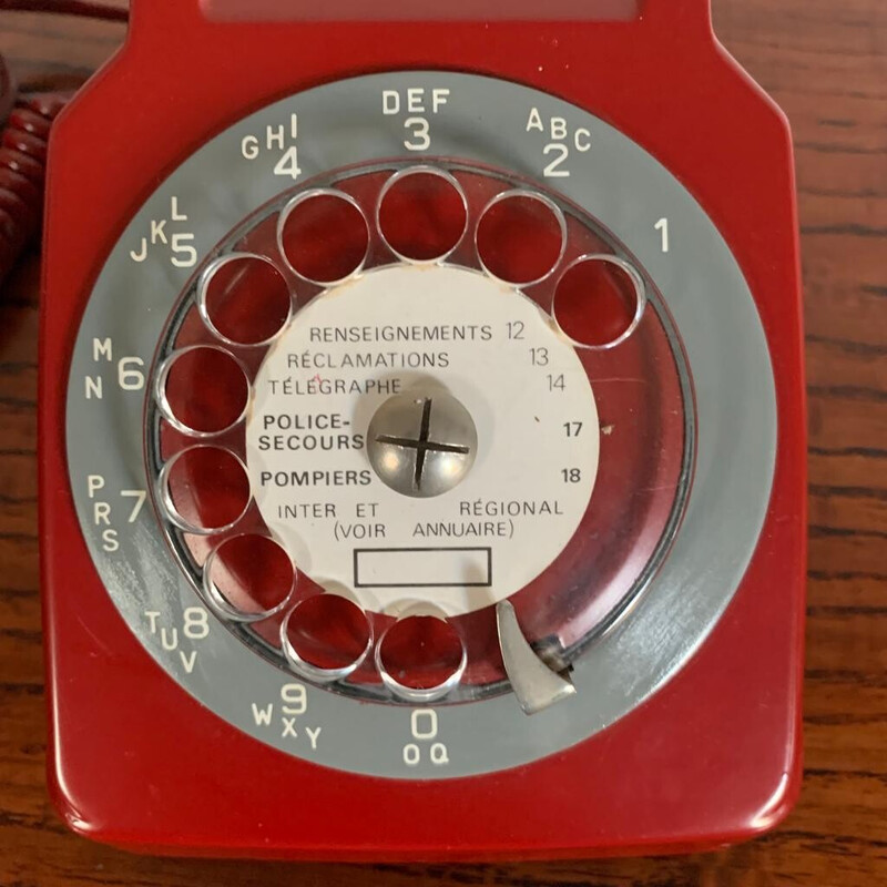Telefon mit Vintage-Wählscheibe S63 rot