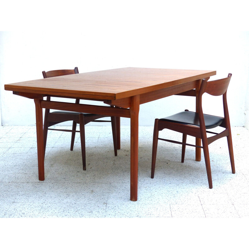 Mid century modern Scandinavian table in teak - 1970s