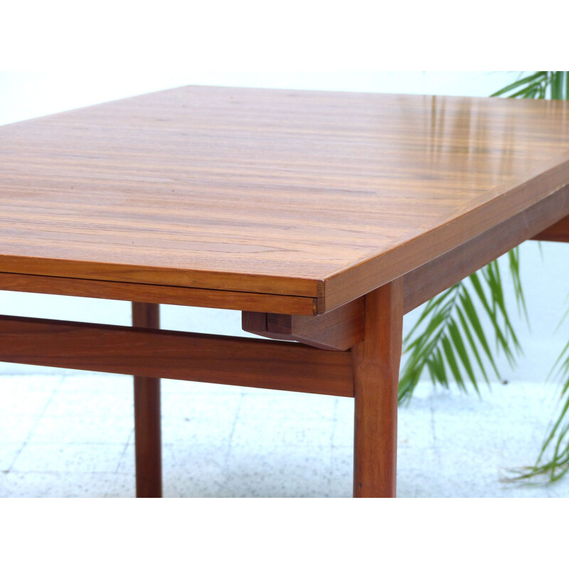 Mid century modern Scandinavian table in teak - 1970s