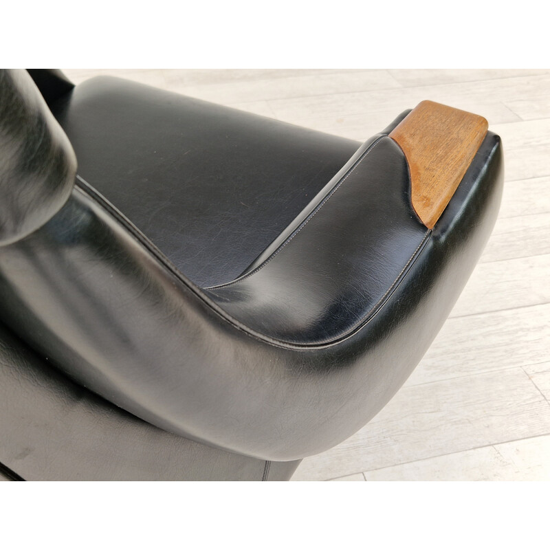 Vintage leather armchair by Henry Walter Klein for Bramin Møbler, Denmark 1970