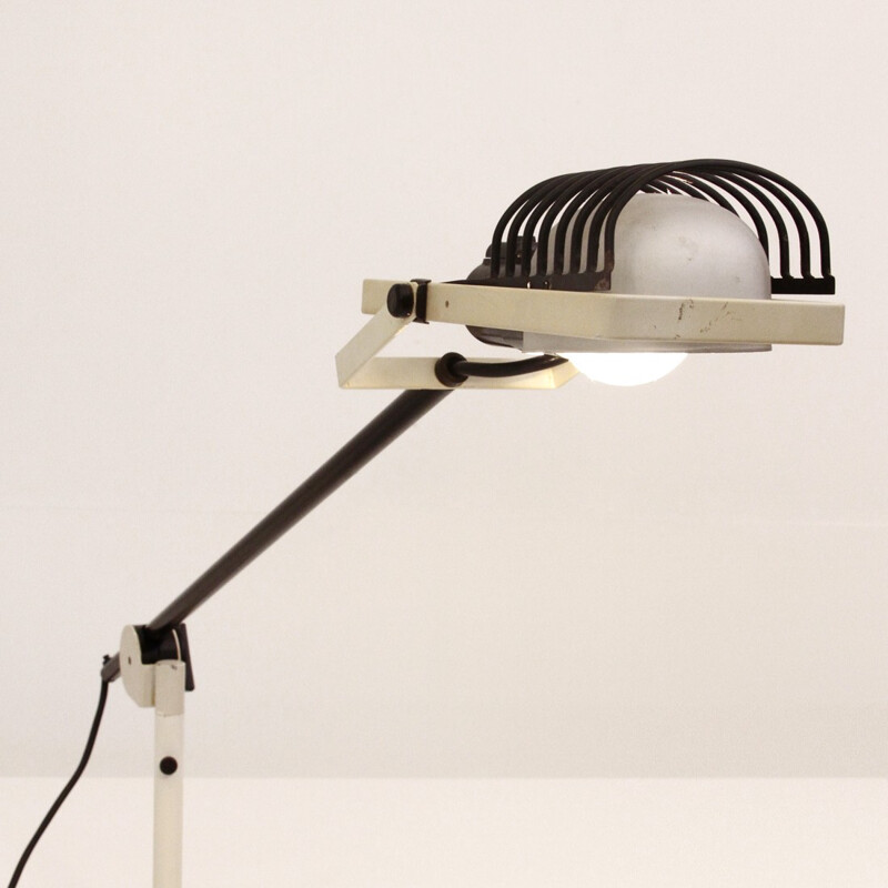 Sintesi Morsetto white table lamp in iron by Ernesto Gismondi for Artemide - 1970s