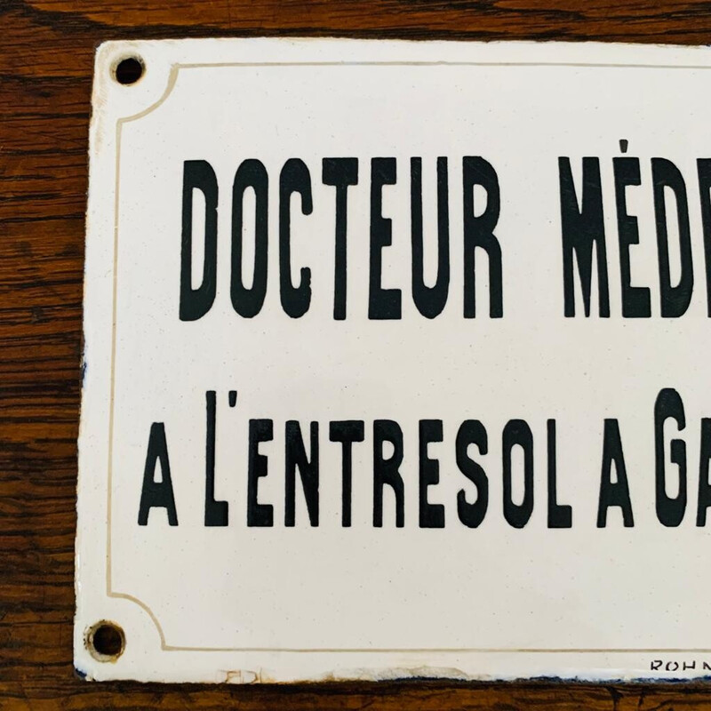 Curved vintage enamelled plaque "docteur médecin a l'entresol a gauche"