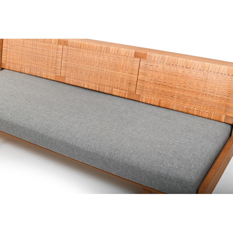 Vintage Ge-258 day bed in oakwood and rattan by Hans J. Wegner, Denmark 1954