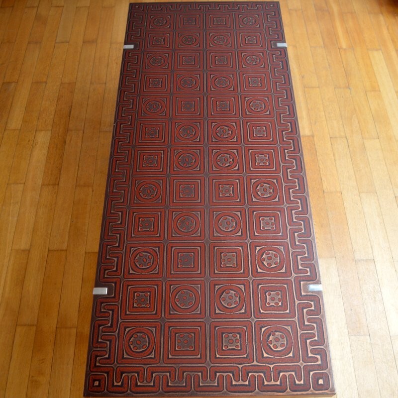 Grande table basse rouge en bois et en métal - 1970