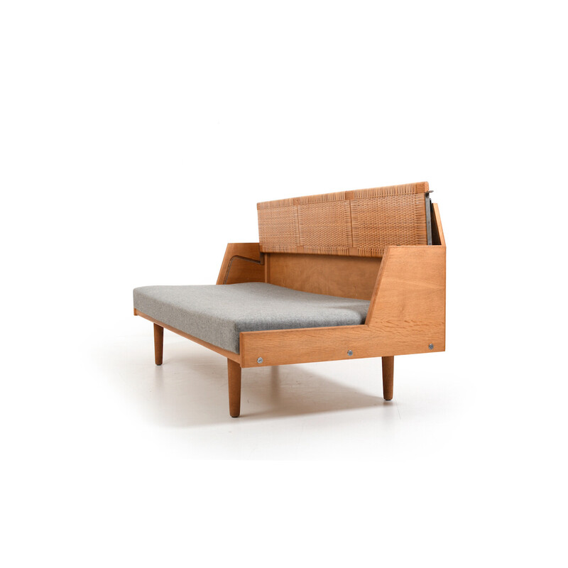 Vintage Ge-258 day bed in oakwood and rattan by Hans J. Wegner, Denmark 1954