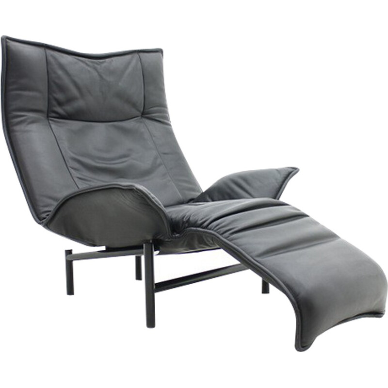 Leather lounge chair by Vico Magistretti  for Cassina - 1980s