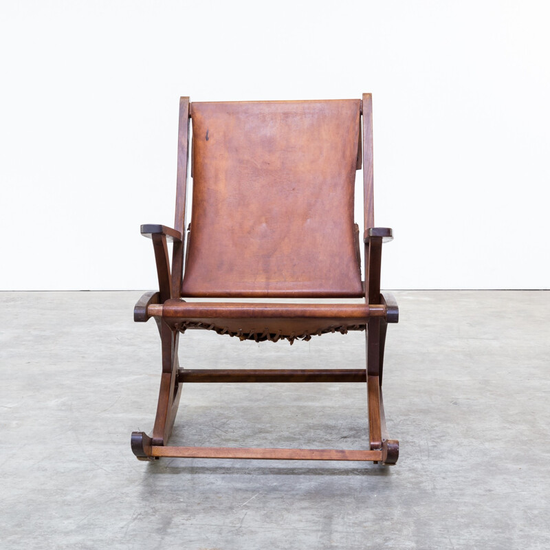 Chaise à bascule vintage en chêne et cuir de selle - 1960