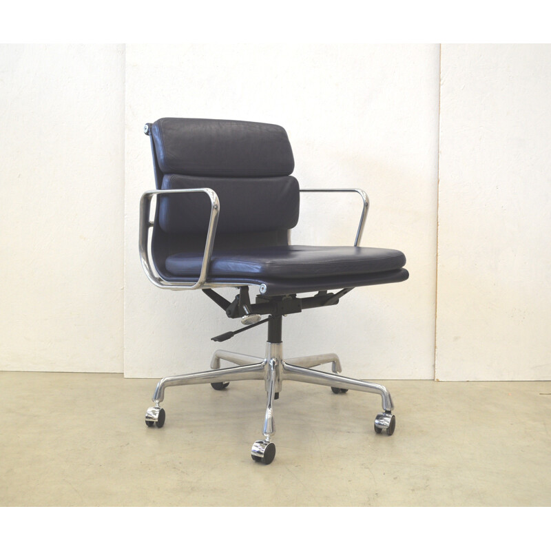 Vitra EA217 Soft Pad Alu office chair by Charles & Ray Eames - 2000s