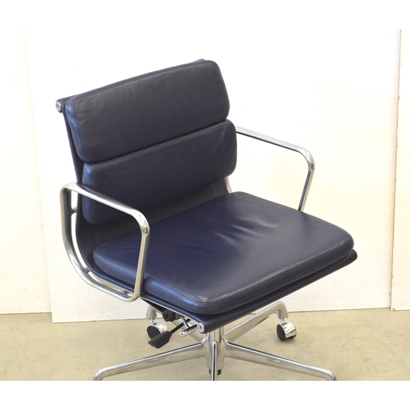 Vitra EA217 Soft Pad Alu office chair by Charles & Ray Eames - 2000s