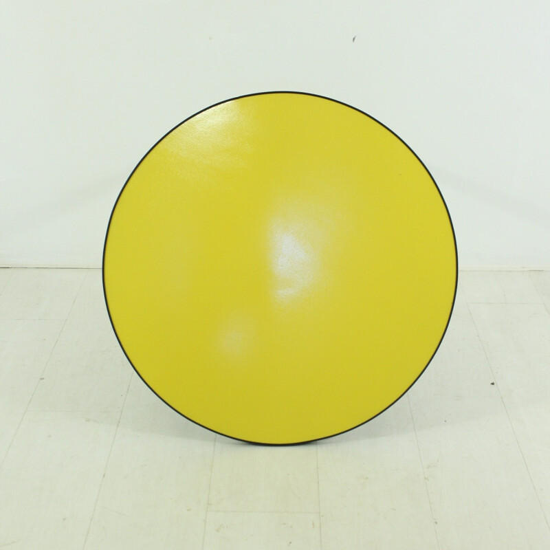 Round yellow and black coffee table - 1950s