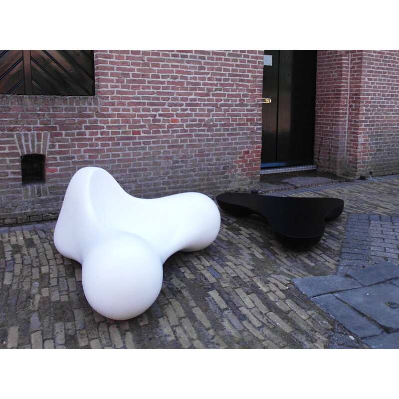 Chaise lunaire et table de plateforme sculpturale de Claudio Cabaca - 2000