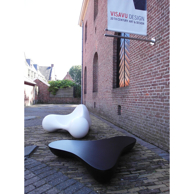Chaise lunaire et table de plateforme sculpturale de Claudio Cabaca - 2000