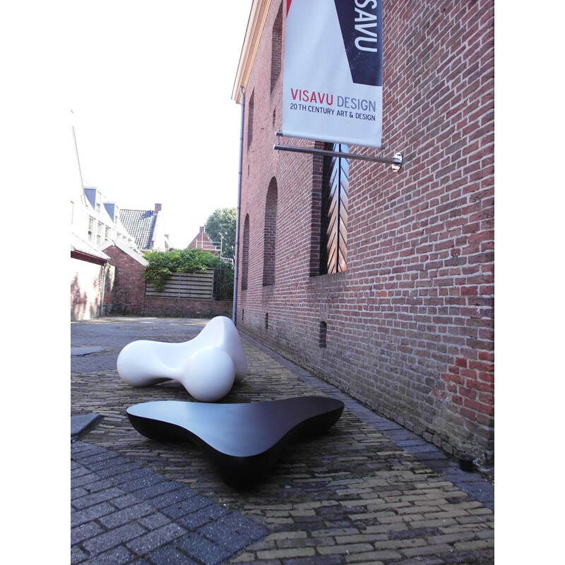 Chaise lunaire et table de plateforme sculpturale de Claudio Cabaca - 2000