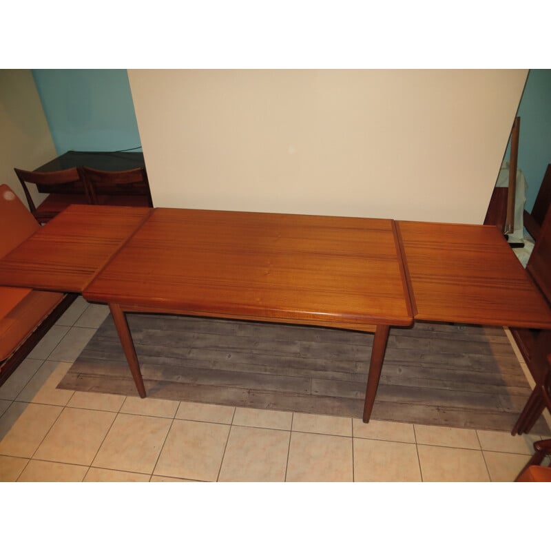 Extendable Danish teak dining table by Dyrlund - 1960s