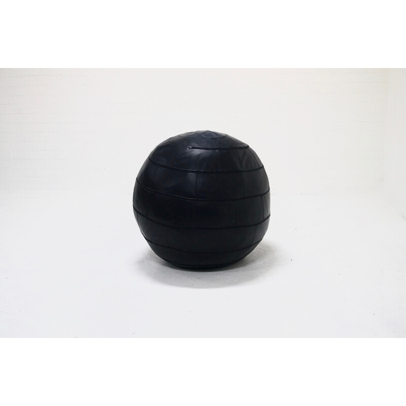 Black leather ball poof by Edwin Niekel and Taco Regtien for Leolux - 1980s