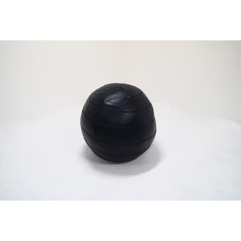 Black leather ball poof by Edwin Niekel and Taco Regtien for Leolux - 1980s