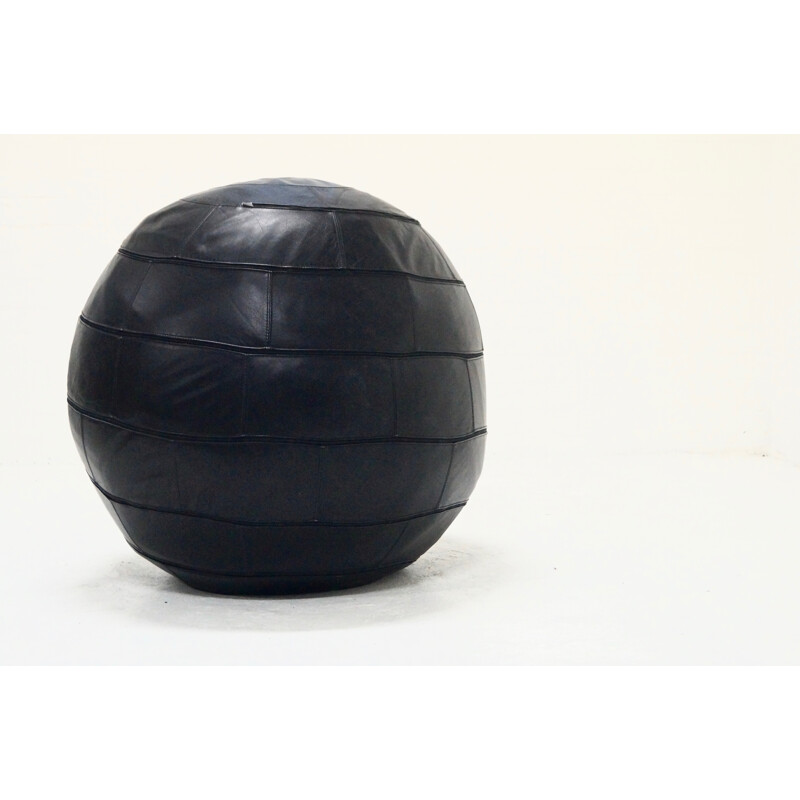 Black leather ball poof by Edwin Niekel and Taco Regtien for Leolux - 1980s